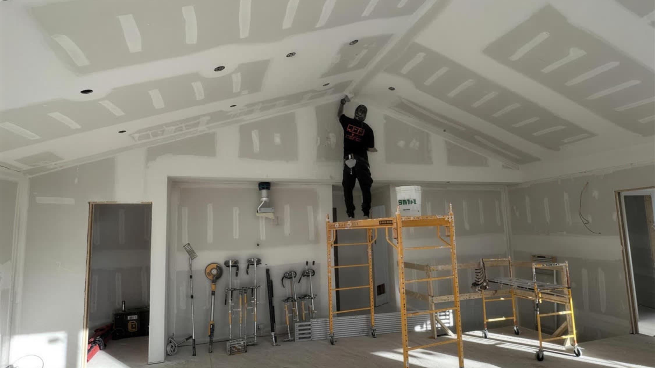 Chantier CFM, finition de gypse